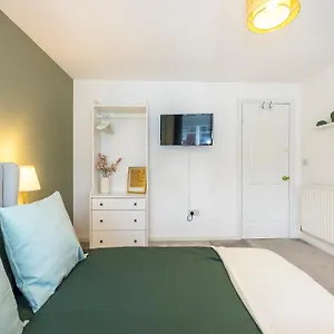The Hub Apartment Goodmayes